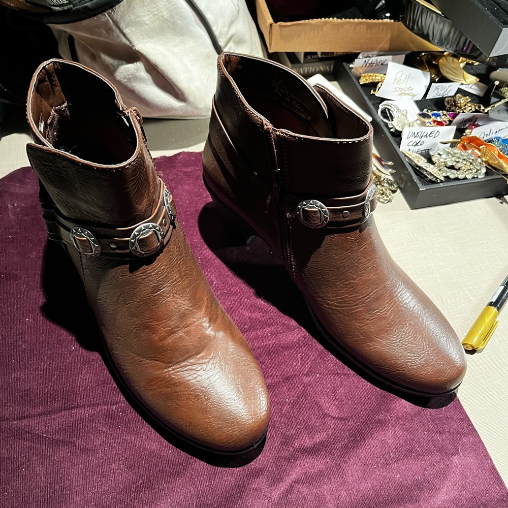 Ankle boots. Brown. These are really comfortable.  Size 10 W.